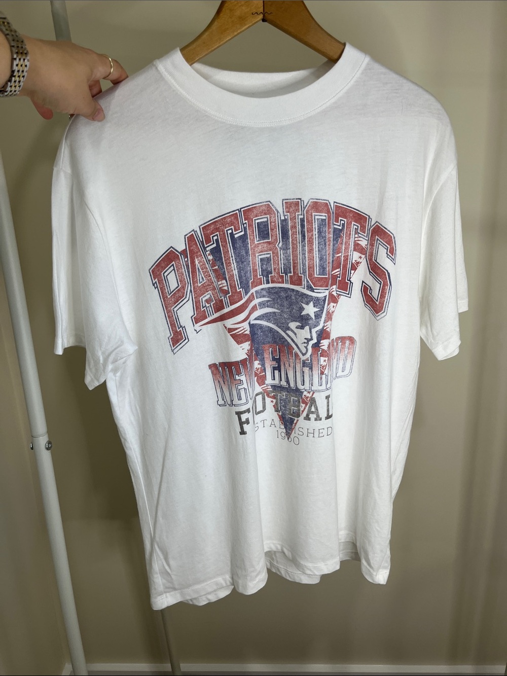 NFL White New England Patriots Graphic Tee with Red and Blue Print